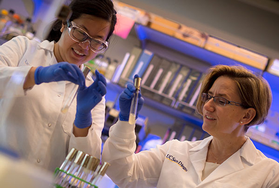 Kit Pogliano working with a lab member